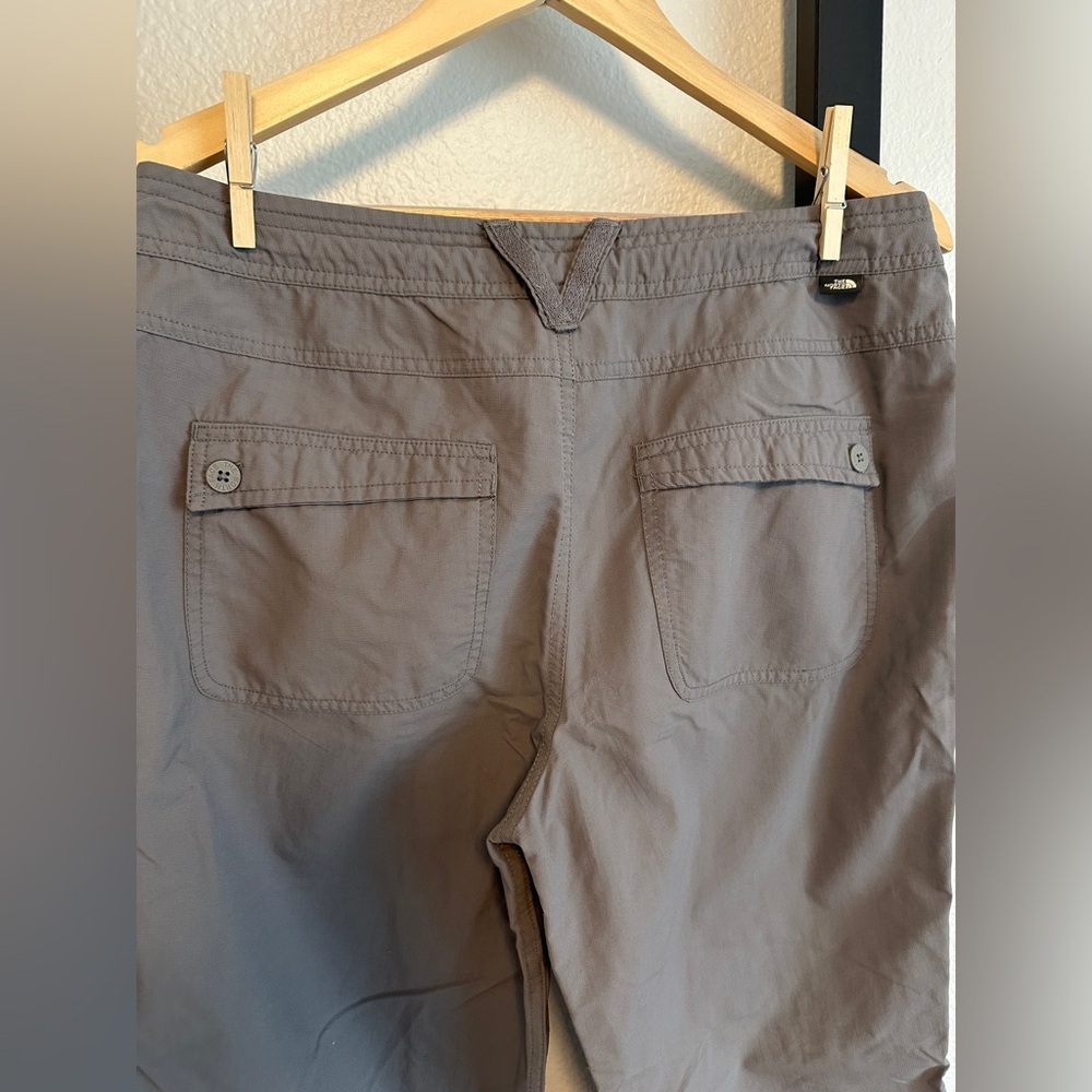 North Face adjustable hiking pant. Like new condition but missing button. - Picture 8 of 10